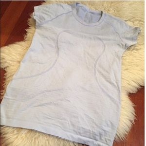 Lululemon short sleeve shirt